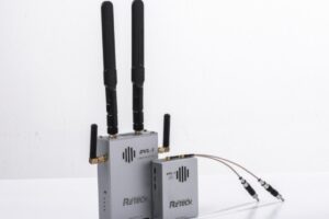 Wireless communication devices with dual antennas, suitable for data transmission and monitoring